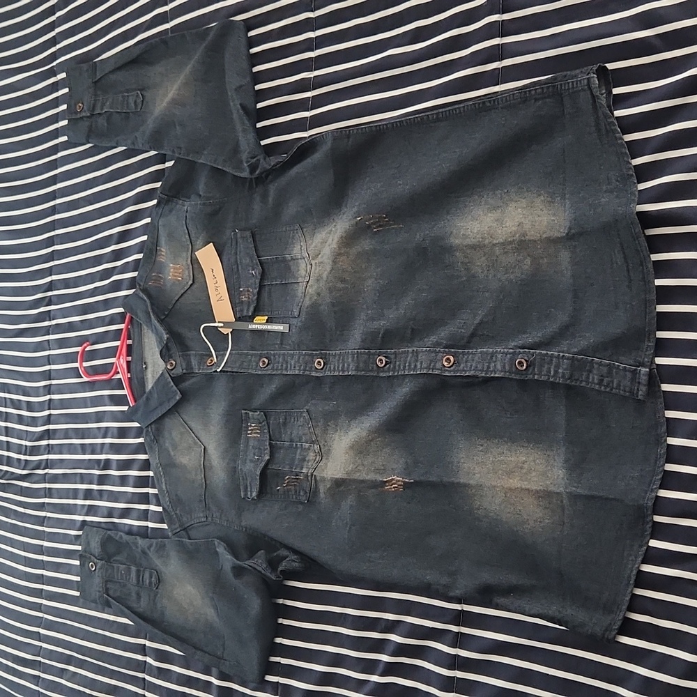 NEW WITH TAGS MENS STRETCH DENIM SHIRT. SIZE LARGE